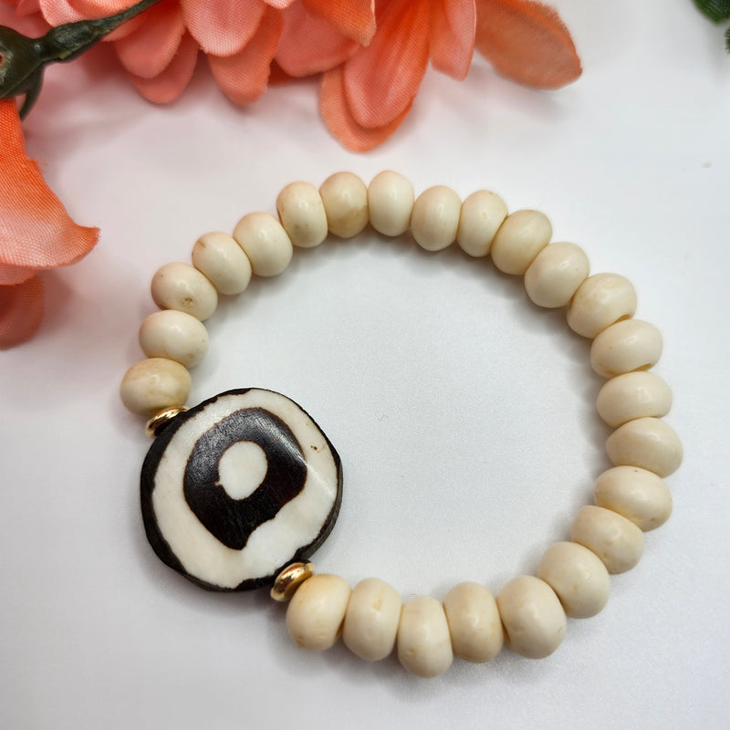 CREAM MALA BRACELET WITH EYE FOCAL