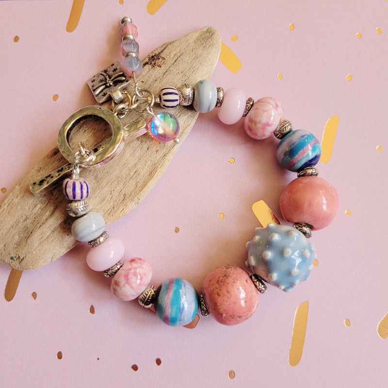 PASTEL TOGGLE BRACELET IN LAMPWORK & CERAMICS